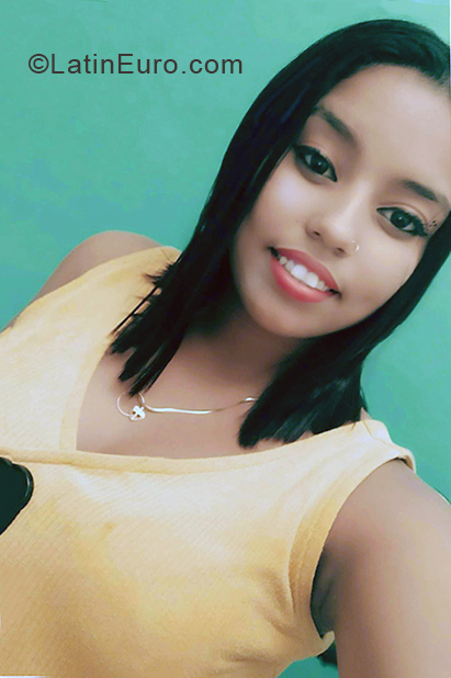 Date this hot Cuba girl Yaimelis from Artemisa CU674