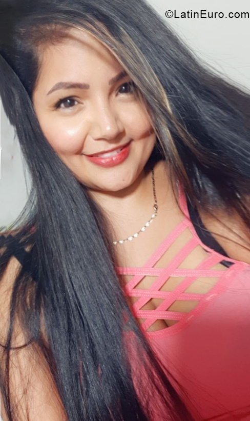Date this tall Colombia girl Karen from Bucaramanga CO27162