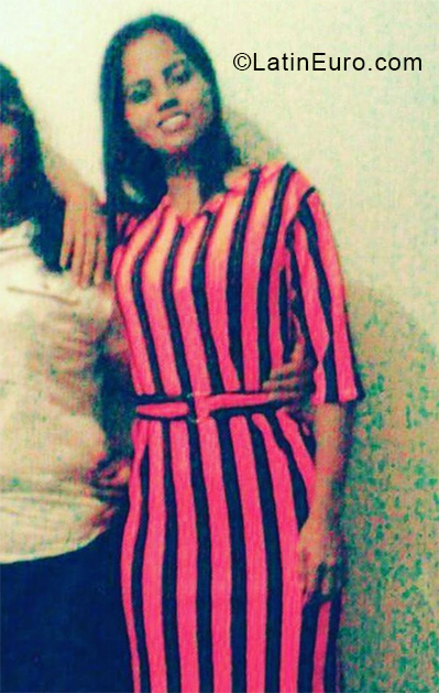 Date this happy Venezuela girl Maris from Maturin VE3135