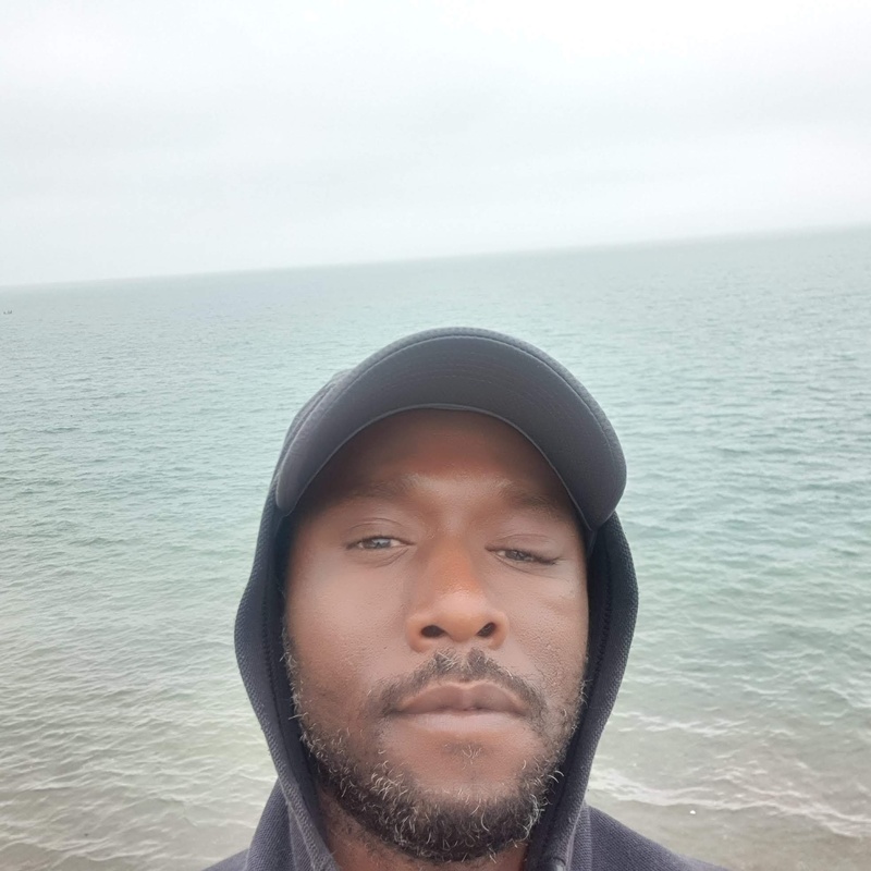 Date this pretty United Kingdom man RobinH from London GB1018