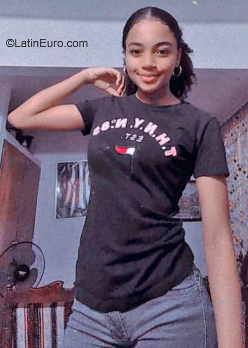 Date this funny Colombia girl Juliana from Jamundi CO27221