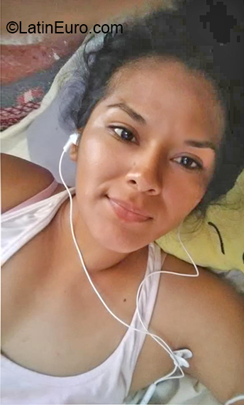 Date this happy Peru girl Elena from Piura PE1550