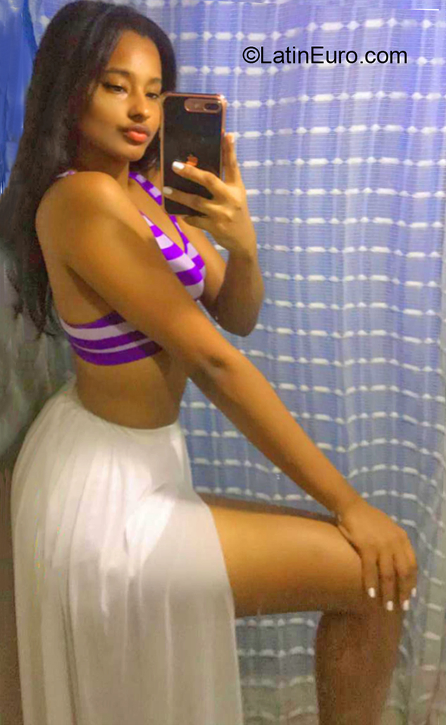 Date this athletic Dominican Republic girl Ana from La Vega DO38002