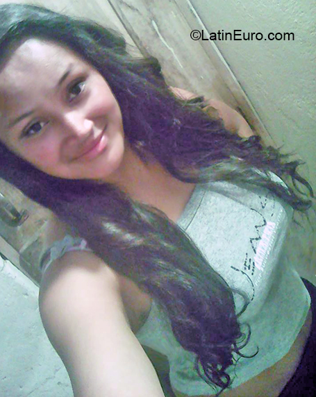 Date this stunning Ecuador girl Yesenia from Quito EC480