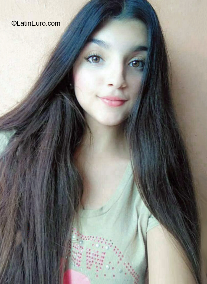 Date this delightful Costa Rica girl Lusini from San Jose CR388