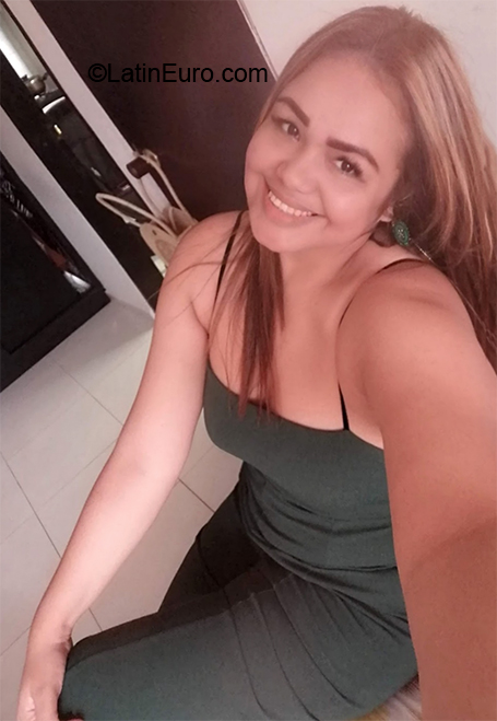 Date this cute Colombia girl Claudia from Barranquilla CO27287