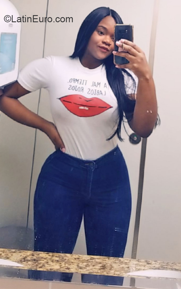 Date this sensual Dominican Republic girl Patricia from Santo Domingo DO38067