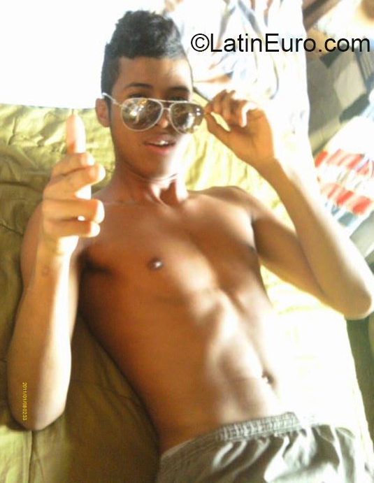 Date this lovely Colombia man Nevison from Medellin CO27293
