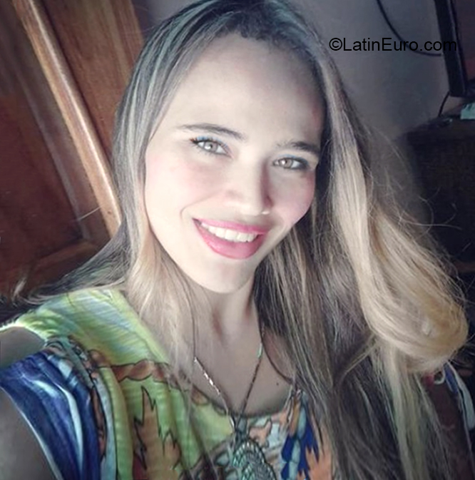 Date this sensual Venezuela girl Elena from Trujillo VE3176