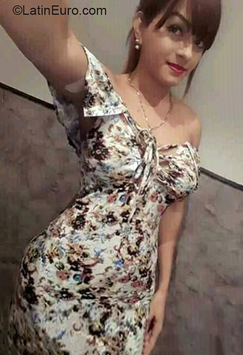 Date this lovely Venezuela girl Yessy from Zulia VE3187