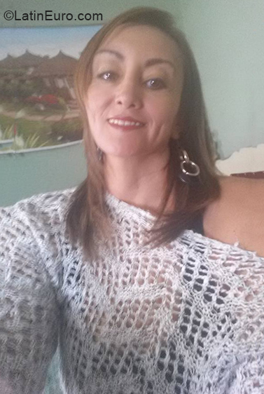 Date this lovely Ecuador girl Edith from Quito EC490