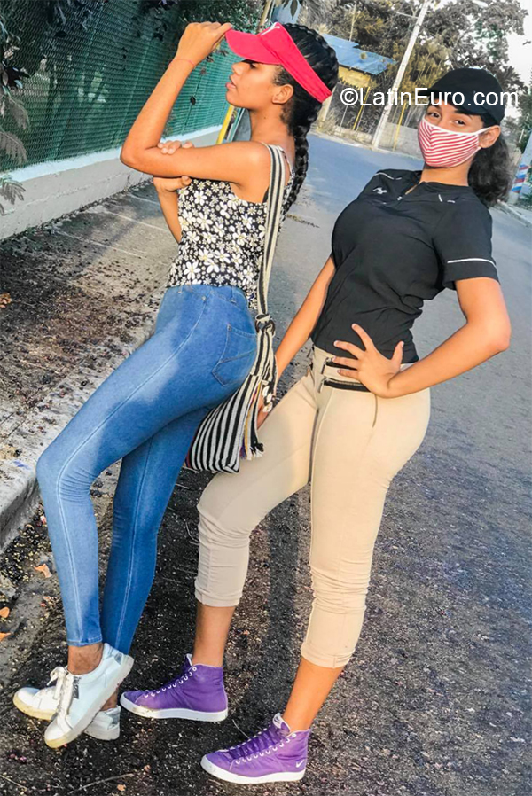 Date this sensual Dominican Republic girl Lisbet from Santiago DO38118