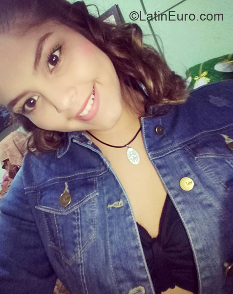 Date this athletic Ecuador girl Alejandra from Quito EC491