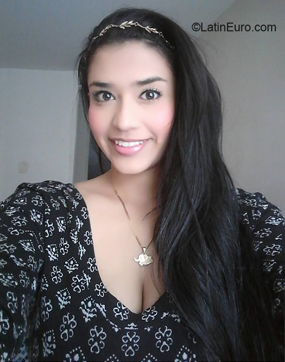 Date this funny Colombia girl Alexandra from Bucaramanga CO27345