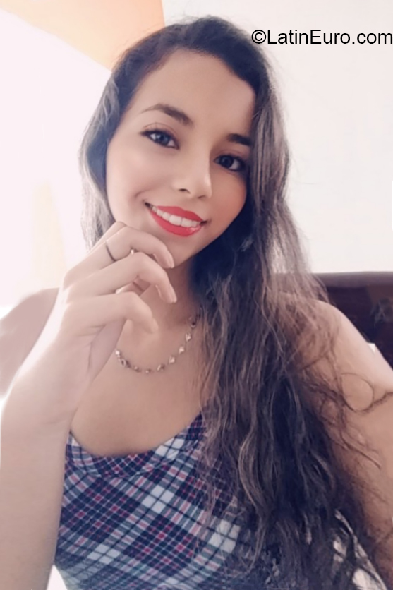 Date this nice looking Colombia girl Mariana from Ibagué CO27477