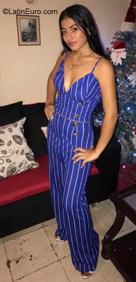 Date this hot Colombia girl Vanessa from Buenaventura Valle CO27478