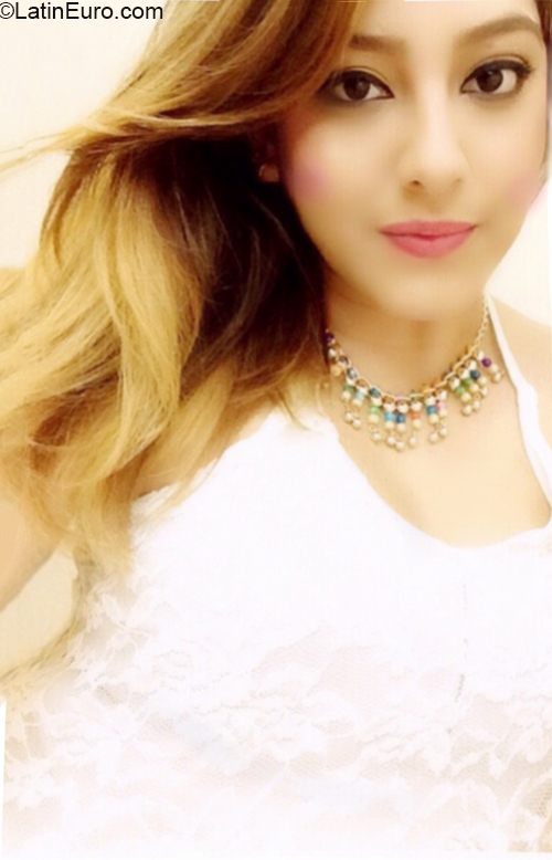 Date this pretty Venezuela girl Mafer from Valencia VE3227