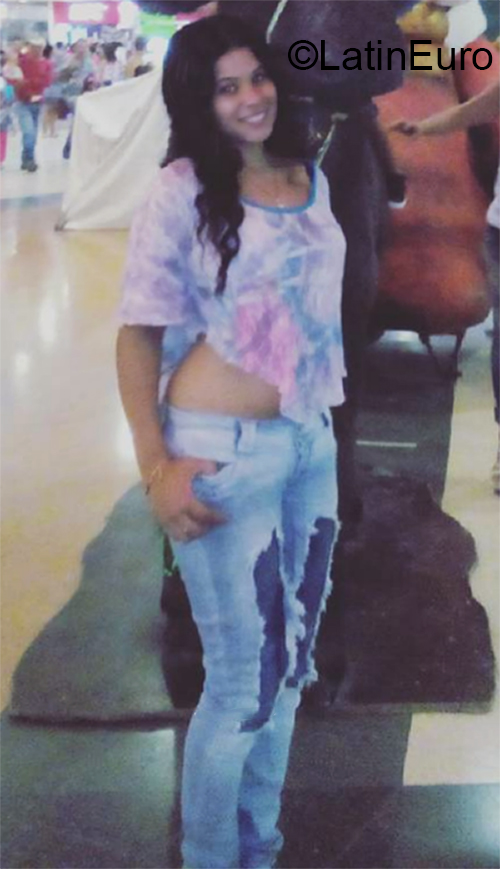 Date this nice looking Colombia girl Leidy from Barranquilla CO27498