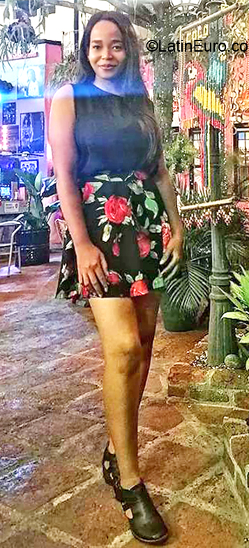 Date this hard body Colombia girl Mara from Cali CO27509