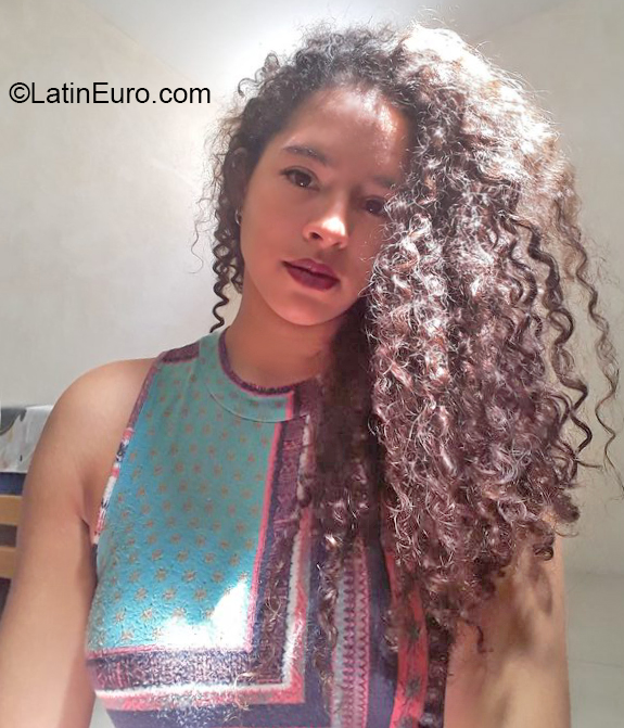 Date this charming Ecuador girl Genesis from Guayaquil EC693