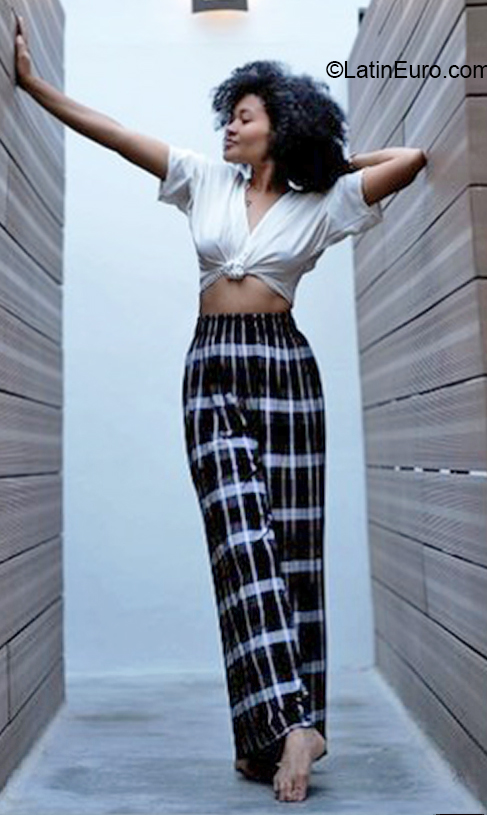 Date this georgeous Colombia girl Karyne from Medellin CO31688