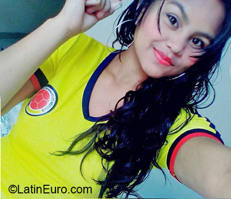 Date this athletic Colombia girl Linet from Bogota CO27587