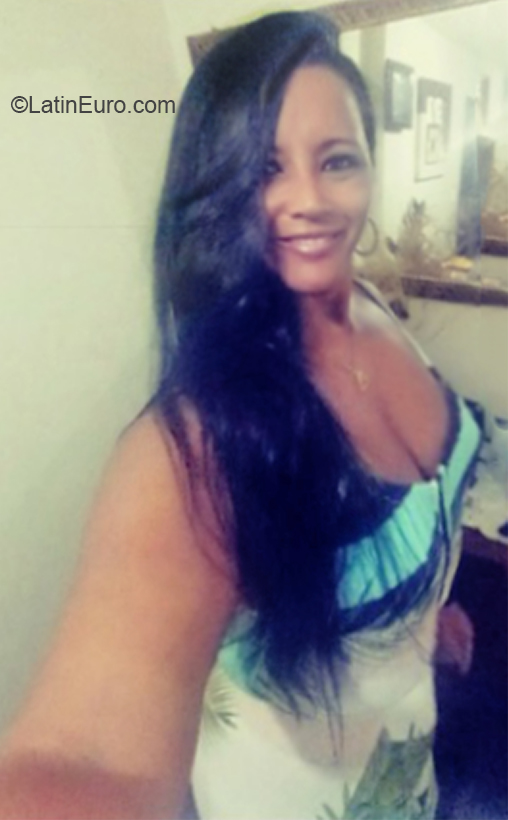 Date this happy Brazil girl Ellen from Rio de Janeiro BR11553