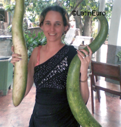 Date this fun Cuba girl Shey from Cienfuegos CU691