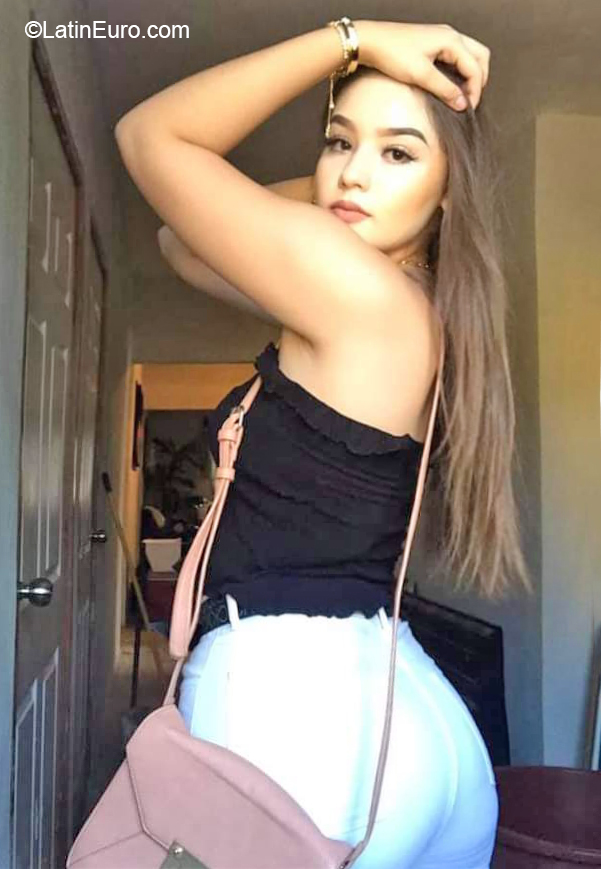 Date this nice looking Mexico girl Ximena from Guaymas MX1883