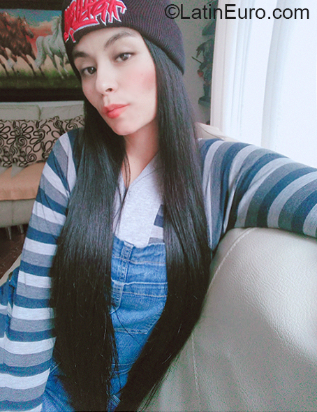 Date this sultry Colombia girl Andrea from Bogota CO27716
