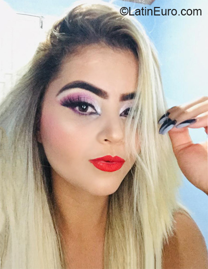 Date this nice looking Brazil girl Taina from Porto Seg uro BR11183