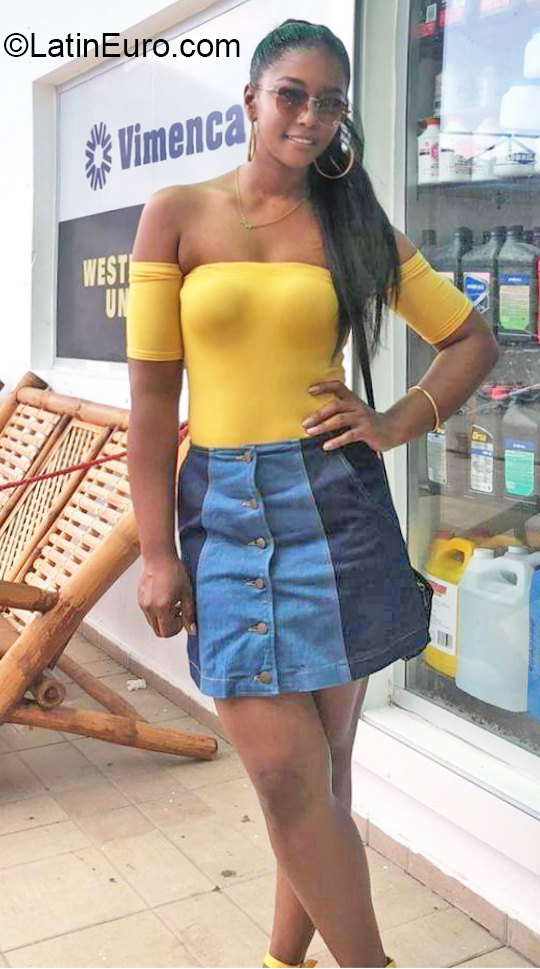Date this delightful Dominican Republic girl Sol ambar from Santo Domingo DO38379