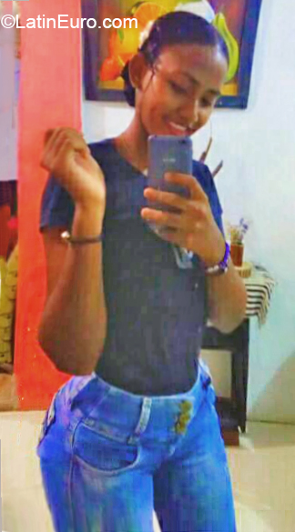 Date this hot Colombia girl Camille from Cartagena CO27755