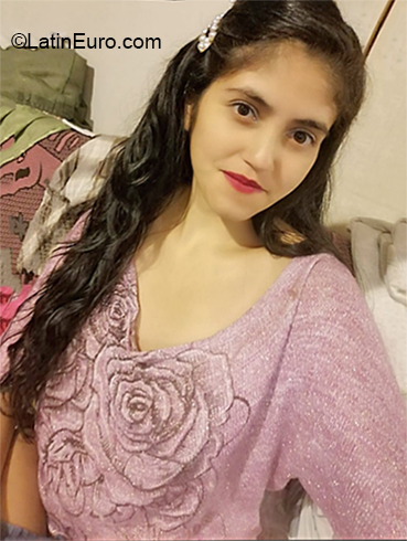Date this happy Peru girl Evy from Celendin PE1597