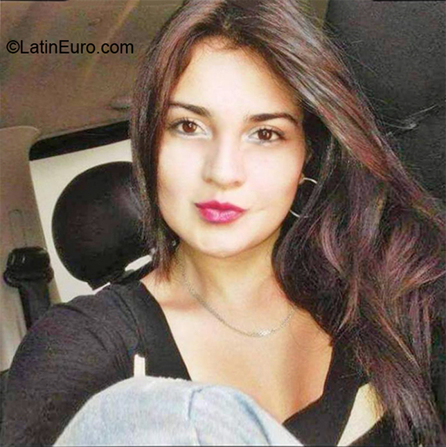 Date this pretty Colombia girl Dayana from Cucuta CO27860