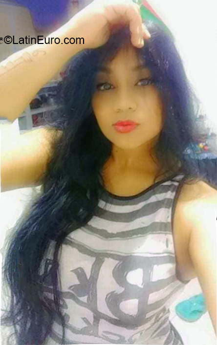 Date this exotic Colombia girl Yuleinis from Cali CO27875