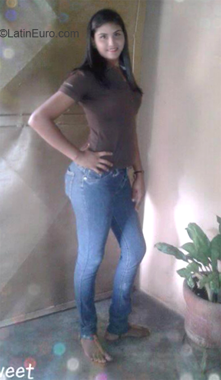 Date this nice looking Venezuela girl Seul from San Fernando de Apure VE3306