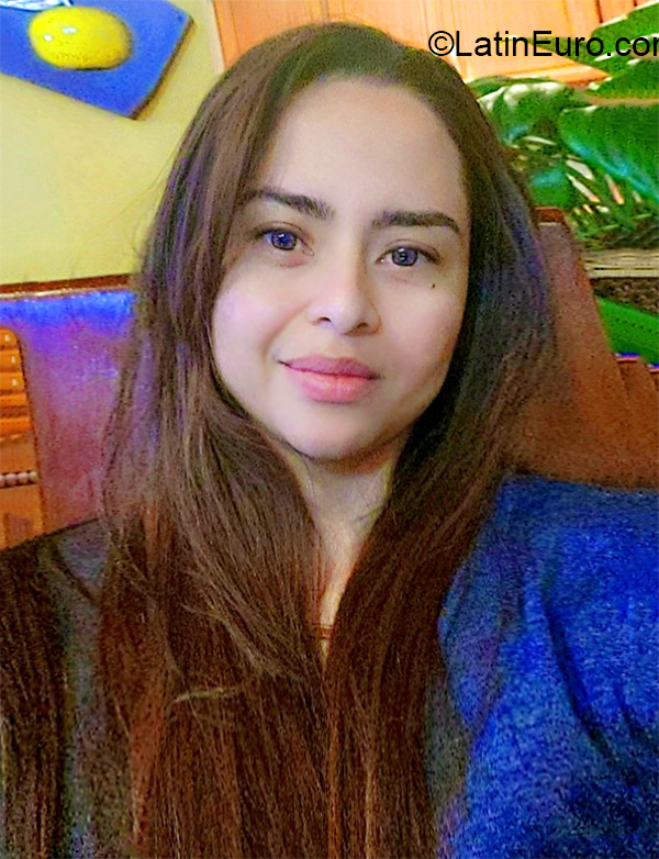 Date this good-looking Colombia girl Rubi from Pasto CO27894