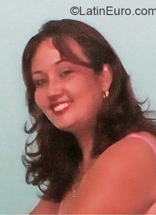 Date this georgeous Cuba girl Yami from Havana CU701