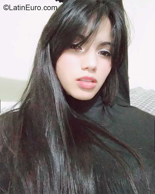 Date this attractive Colombia girl Sarha from Colombia CO27933