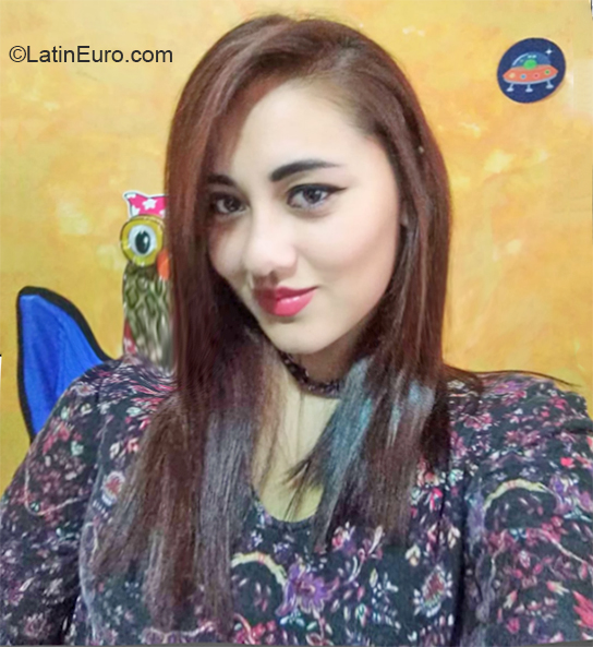 Date this charming Colombia girl Jennifer from Bogota CO27948