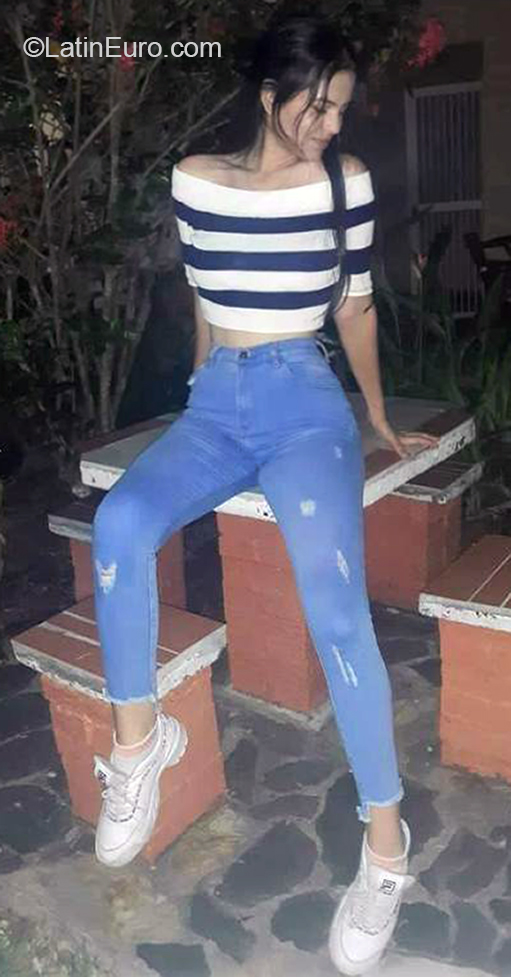 Date this fun Venezuela girl Josmari from Trujillo VE3327