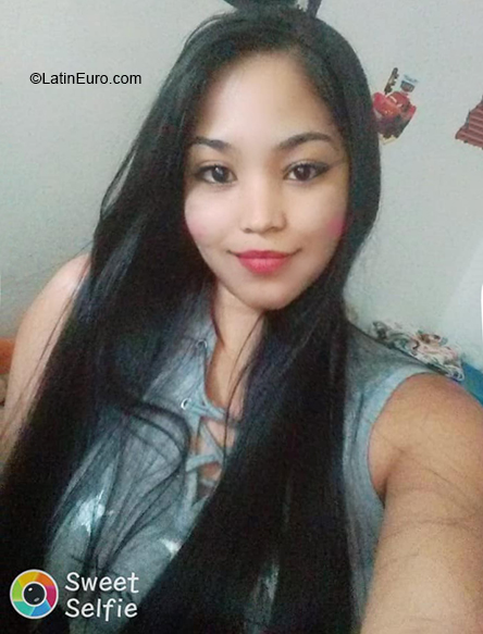 Date this voluptuous Colombia girl Julieth from Medellin CO33650