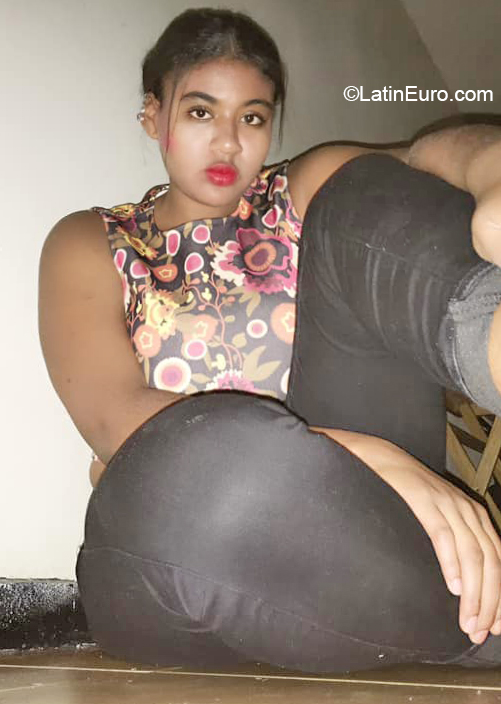 Date this good-looking Colombia girl Camila from Bogota CO28029