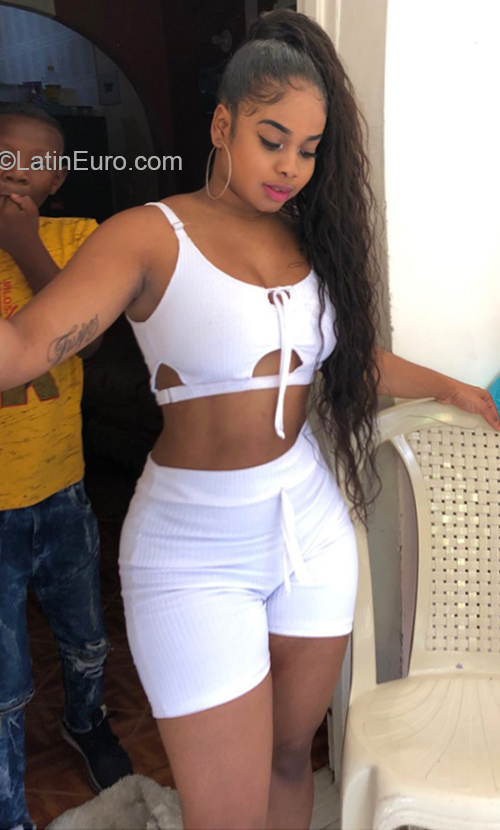 Date this georgeous Colombia girl Gisella from Cali CO28037