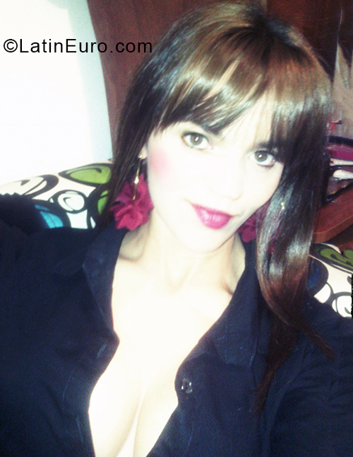 Date this georgeous Colombia girl Mariana from Chiquinquira CO28089