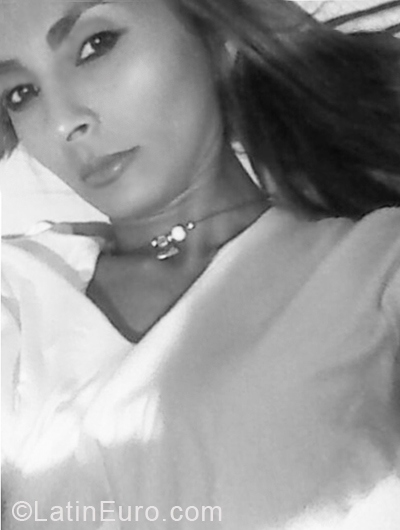 Date this foxy Venezuela girl Nathaly from Valera VE3362