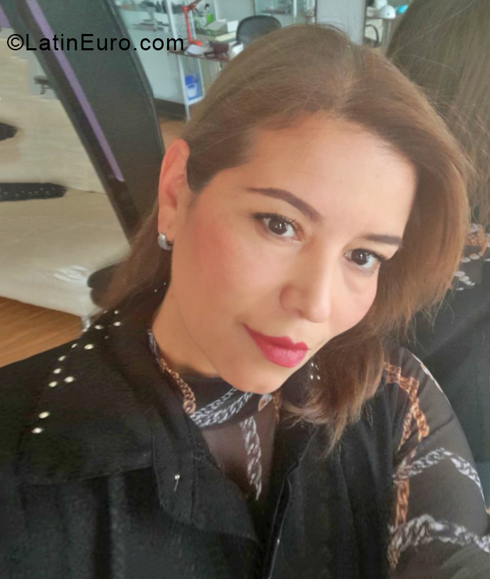 Date this hot Colombia girl Diana from Bogota CO28152