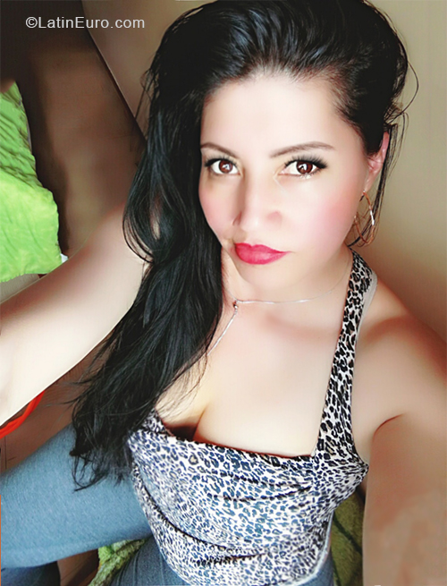 Date this tall Colombia girl Lucy from Bogota CO28193