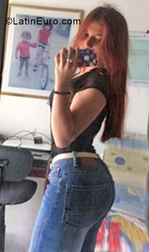 Date this happy Colombia girl Laura from Manizales CO28195